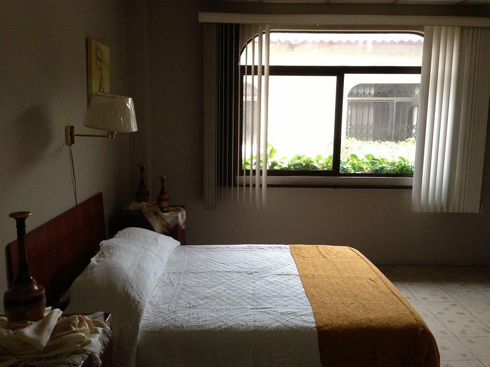 El Patio Suites II Гуаякиль Экстерьер фото
